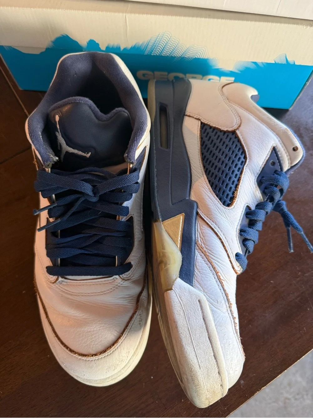Jordan Men's White and Navy Low-Top Sneakers